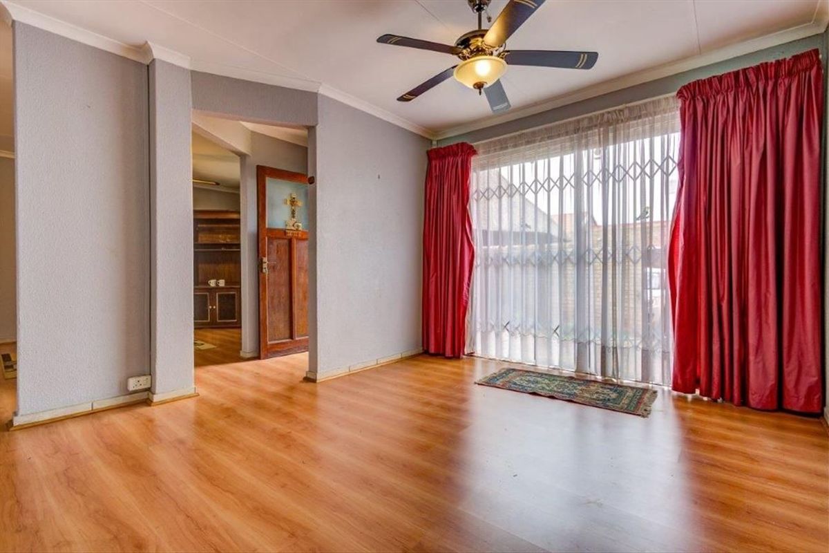 Townhouse For Sale in Terenure, Kempton Park - Photo 5