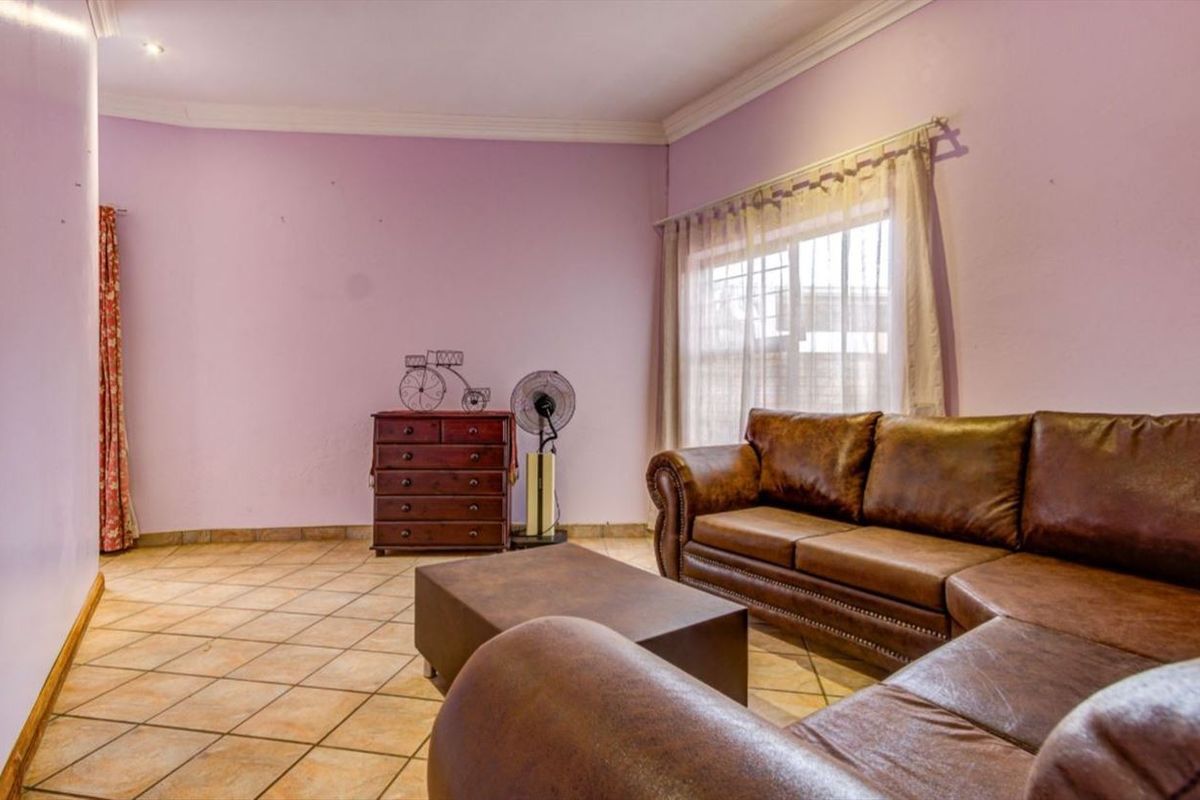 House For Sale in Birchleigh, Kempton Park - Photo 3