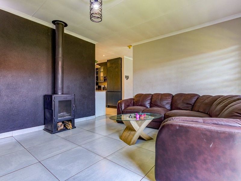 Townhouse For Sale in Birchleigh North, Kempton Park - Photo 4