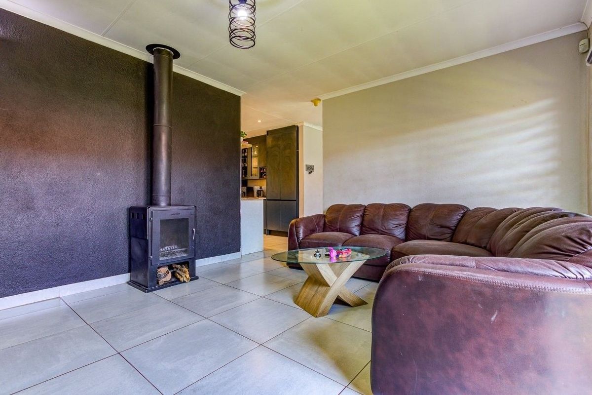 Townhouse For Sale in Birchleigh North, Kempton Park - Photo 4