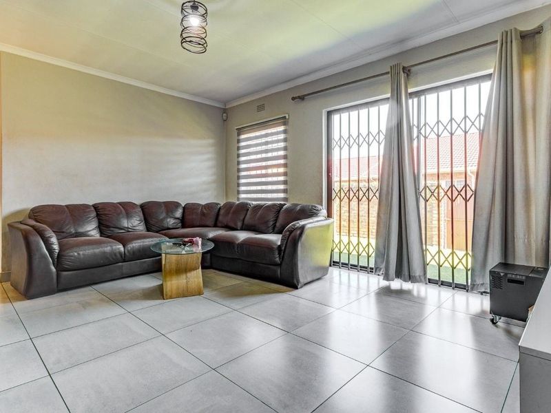 Townhouse For Sale in Birchleigh North, Kempton Park - Photo 6
