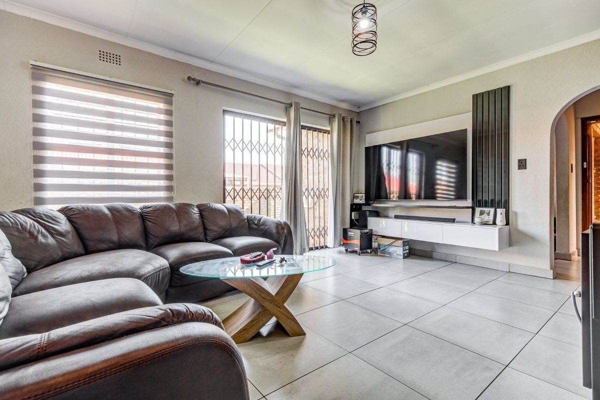 Townhouse For Sale in Birchleigh North, Kempton Park - Photo 5