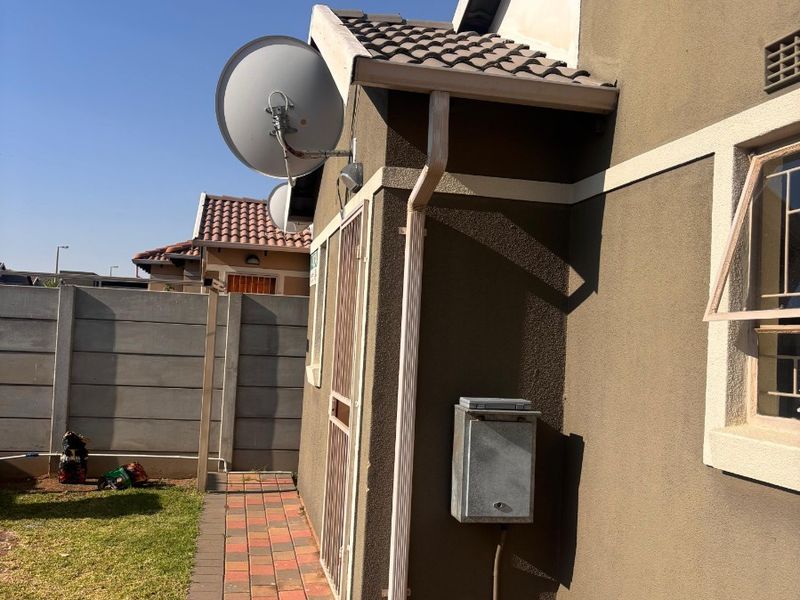 House For Sale in Leopard's Rest Security Estate, Albertsdal, Alberton - Photo 2