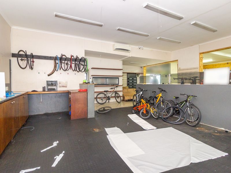 Prime Corner Retail and Office Space to Let on 6th Avenue, Walmer | 328 sqm - Photo 9