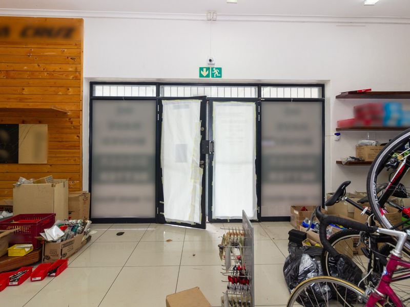 Prime Corner Retail and Office Space to Let on 6th Avenue, Walmer | 328 sqm - Photo 4