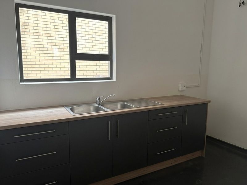 Industrial Warehouse To Let in Dal Josafat, Paarl - Photo 6