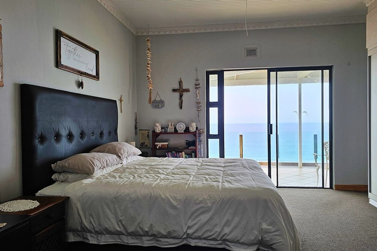 SPECTACULAR SEA VIEWS FROM EVERY ROOM OF THIS HOUSE.... - Photo 5