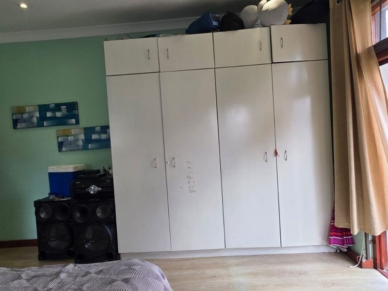 Investment Opportunity: 3 Bedroom Home with Income-Generating Flatlet - Sydenham, Johannesburg - Photo 8