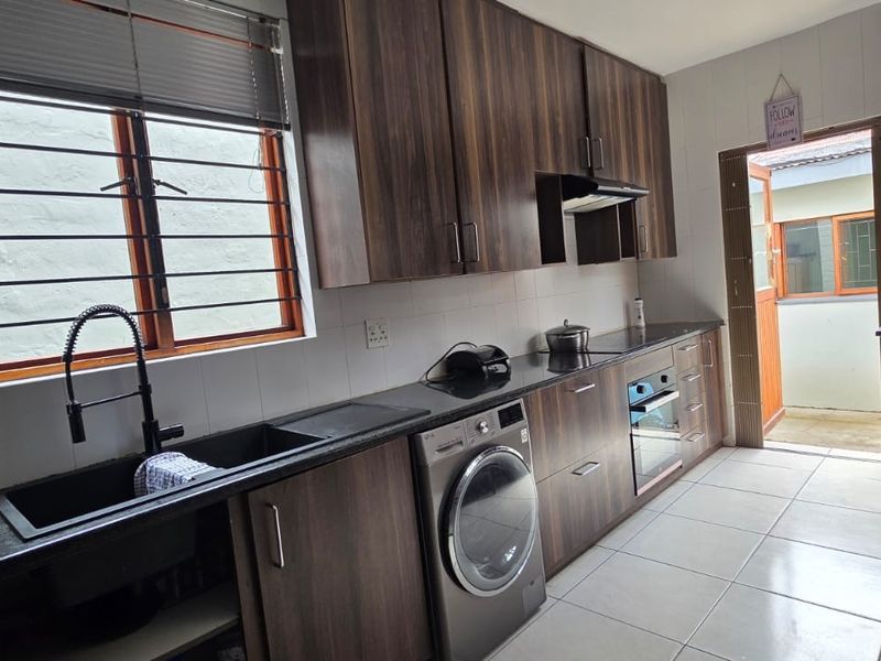 Investment Opportunity: 3 Bedroom Home with Income-Generating Flatlet - Sydenham, Johannesburg - Photo 3