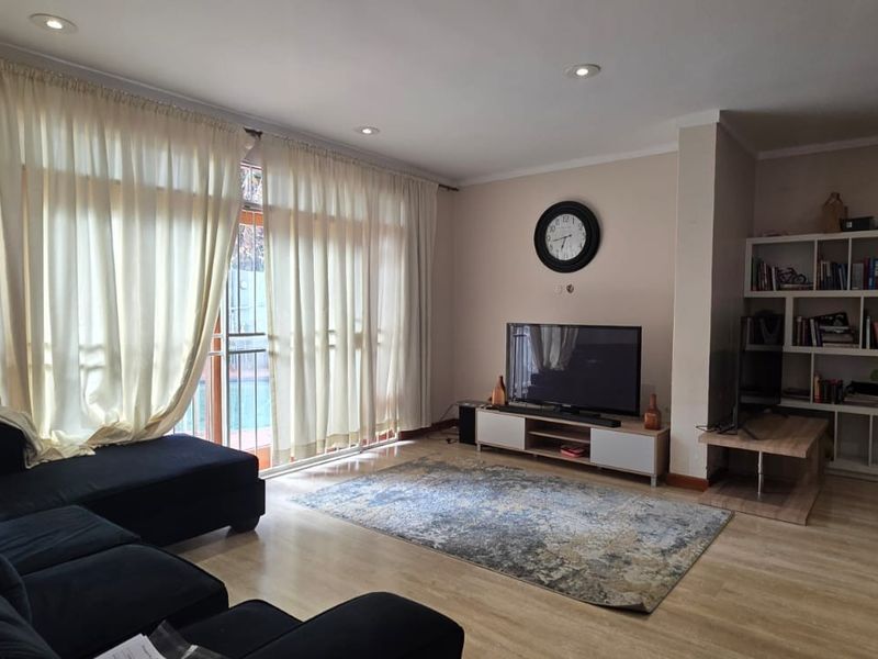 Investment Opportunity: 3 Bedroom Home with Income-Generating Flatlet - Sydenham, Johannesburg - Photo 4