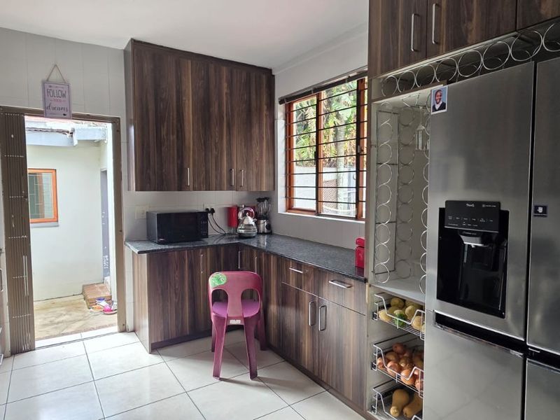 Investment Opportunity: 3 Bedroom Home with Income-Generating Flatlet - Sydenham, Johannesburg - Photo 2