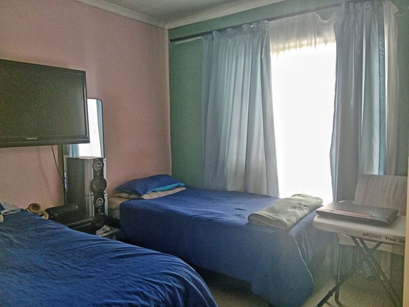 Modern House To Rent in Karenpark, Akasia. Primium and Best Location - Photo 3