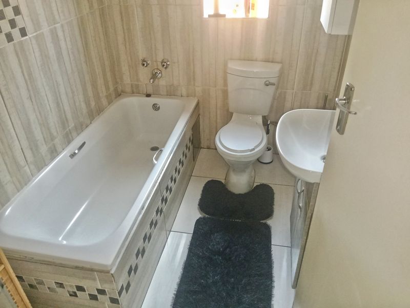 Modern House To Rent in Karenpark, Akasia. Primium and Best Location - Photo 5