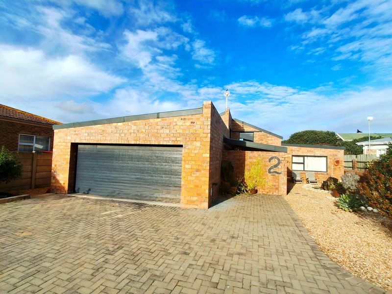House For Sale in Stilbaai Wes, Stilbaai - Photo 1