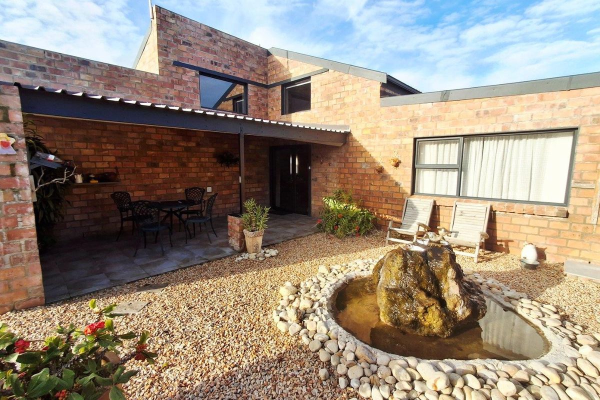 House For Sale in Stilbaai Wes, Stilbaai - Photo 2