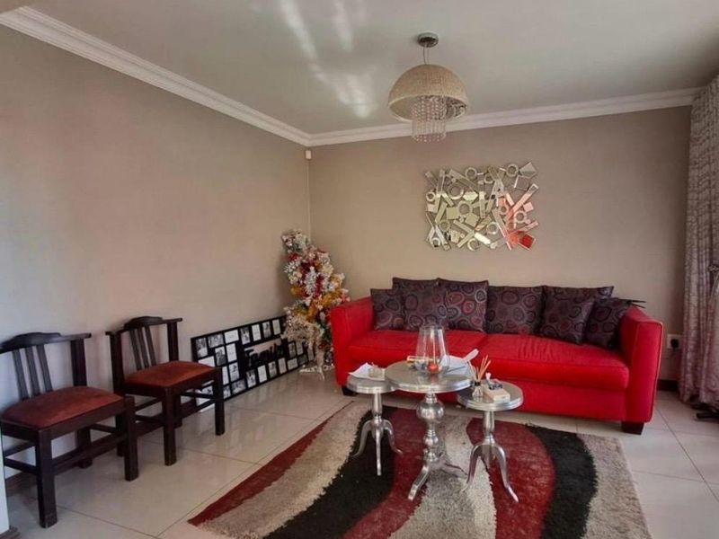 6 Bedroom House For Sale in Theresapark, Akasia - Photo 6