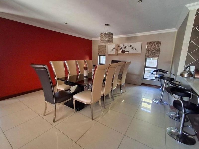 6 Bedroom House For Sale in Theresapark, Akasia - Photo 5