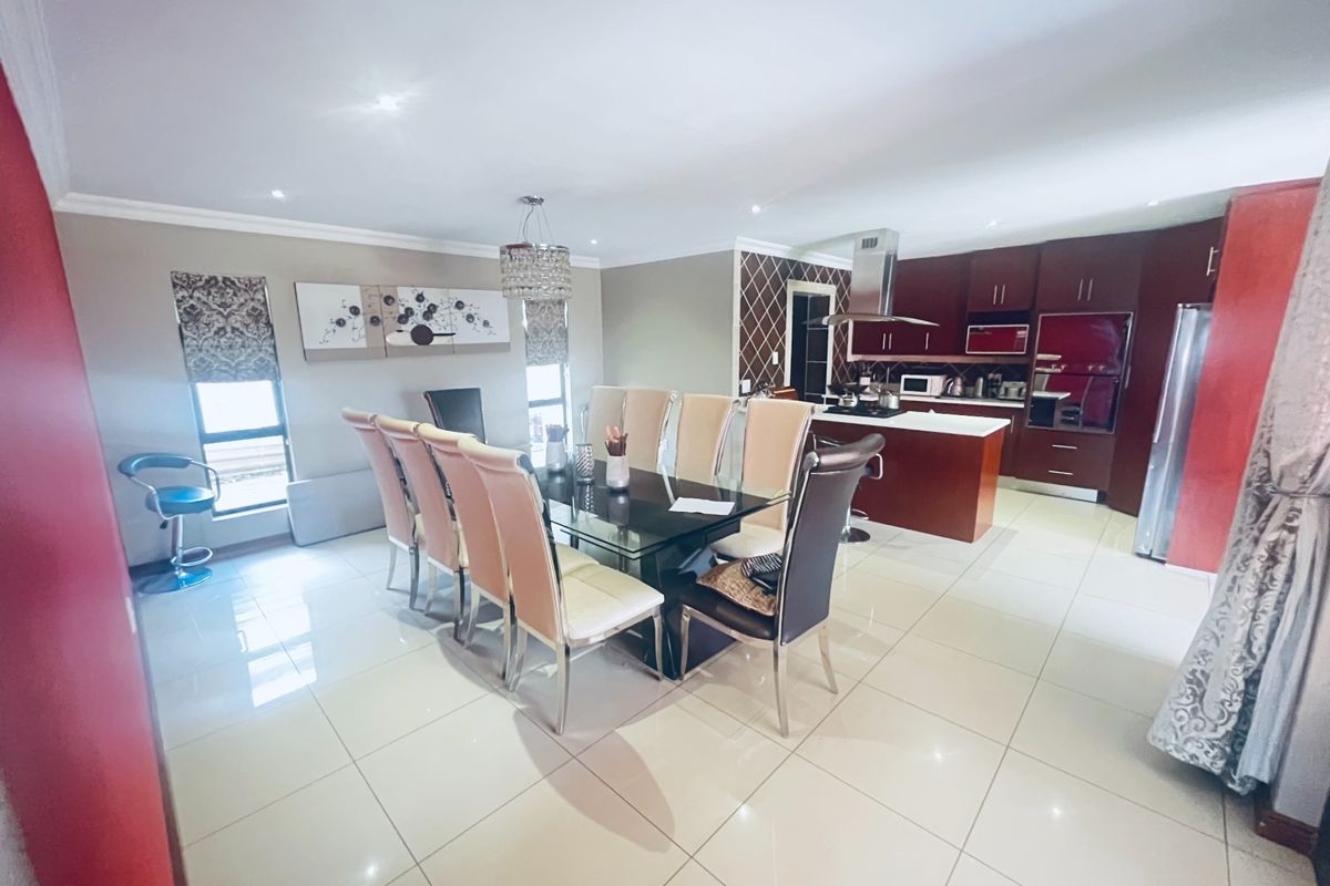 6 Bedroom House For Sale in Theresapark, Akasia - Photo 4