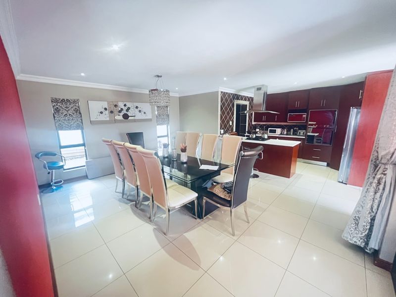 6 Bedroom House For Sale in Theresapark, Akasia - Photo 4
