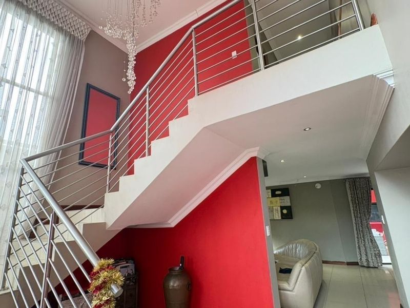 6 Bedroom House For Sale in Theresapark, Akasia - Photo 1