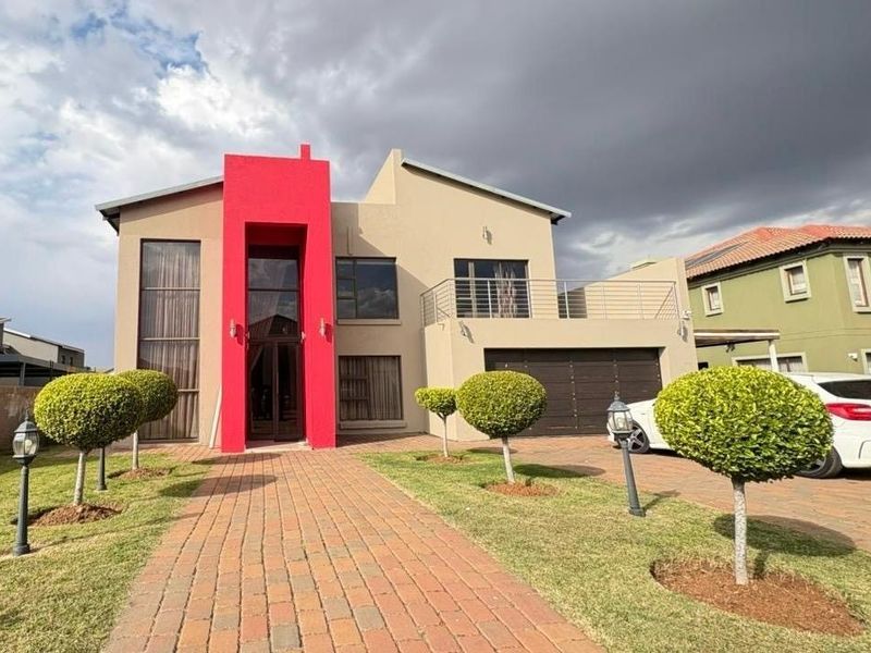6 Bedroom House For Sale in Theresapark, Akasia - Photo 2
