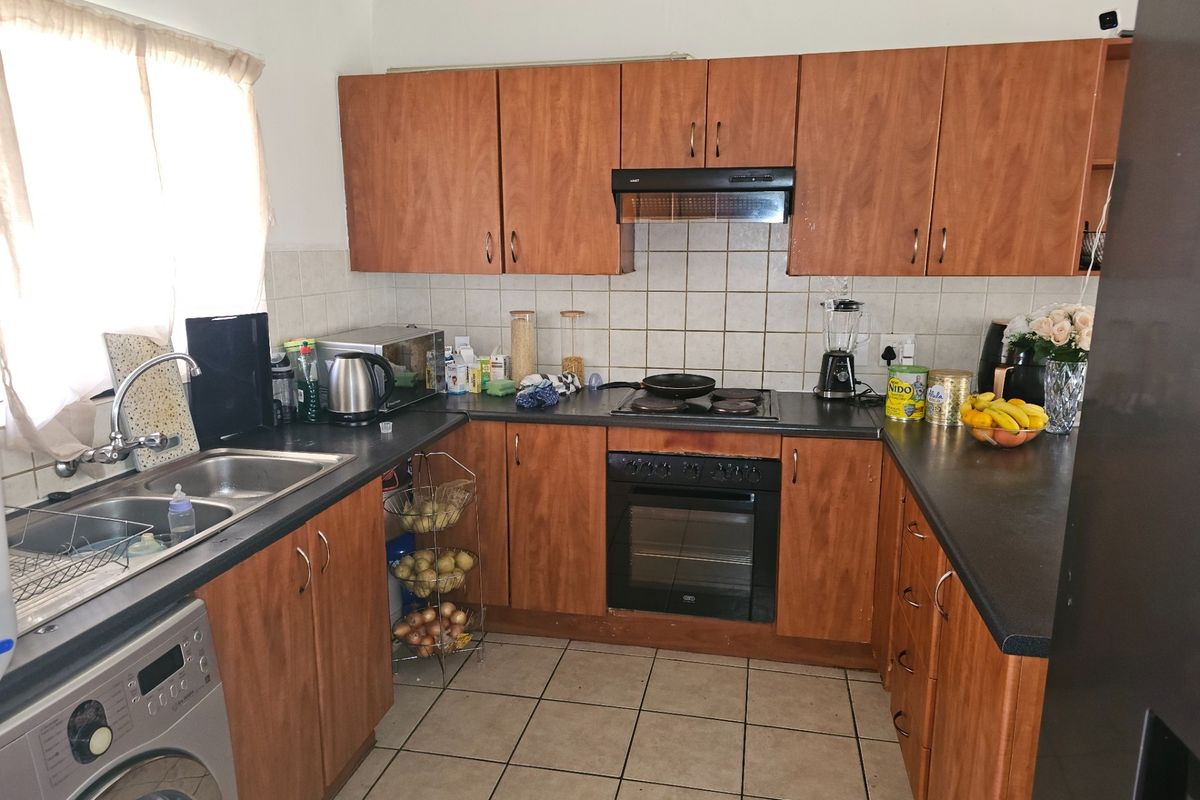 Ground Floor 3 Bedroom 2 Bathroom Apartment For Sale in Noordwyk, Midrand - Photo 4