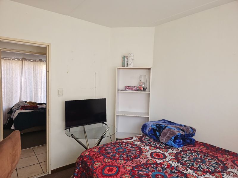 Ground Floor 3 Bedroom 2 Bathroom Apartment For Sale in Noordwyk, Midrand - Photo 10