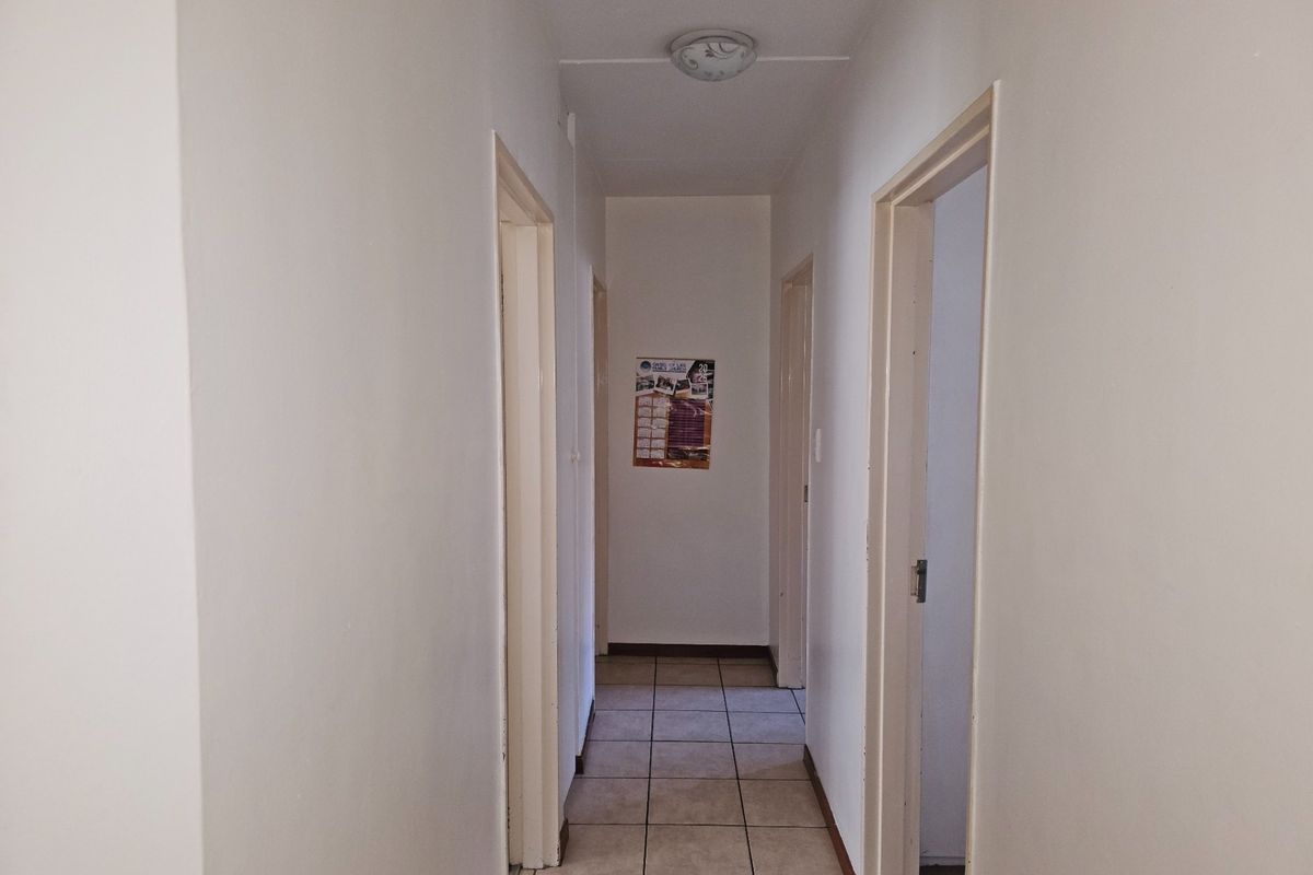 Ground Floor 3 Bedroom 2 Bathroom Apartment For Sale in Noordwyk, Midrand - Photo 5