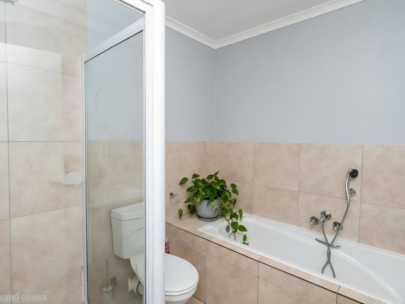 Rent a 3 bedroom Family Home in the Heart of Graanendal, Durbanville - Photo 8