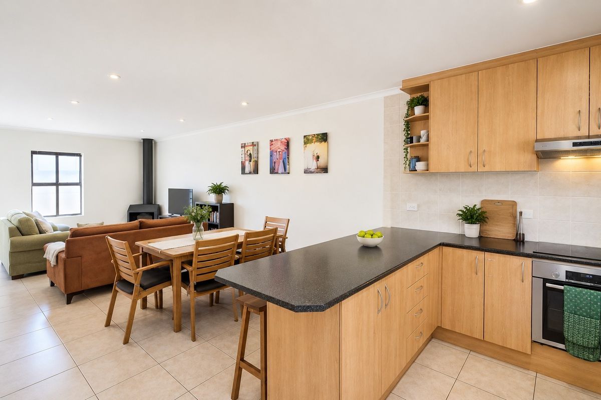 Rent a 3 bedroom Family Home in the Heart of Graanendal, Durbanville - Photo 4