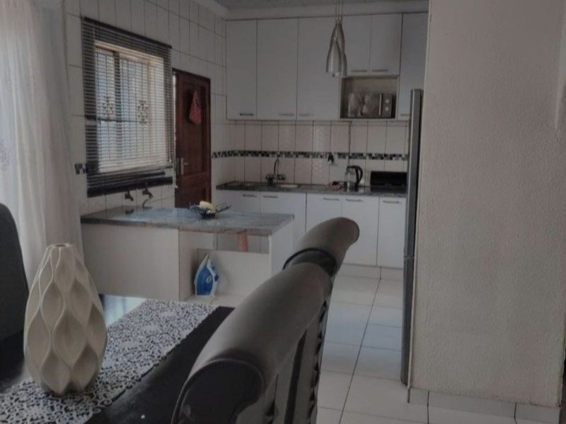 House To Rent in Protea North, Soweto - Photo 2