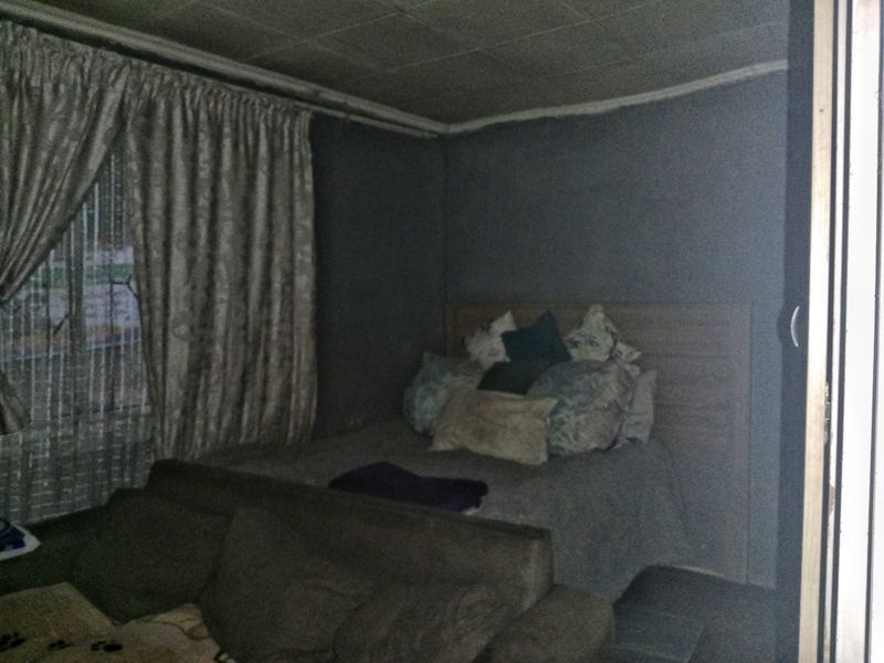 CASH INVESTMENT OPPORTUNITY ON THIS PROPERTY IN LOTUS GARDENS, PRETORIA WEST - Photo 7