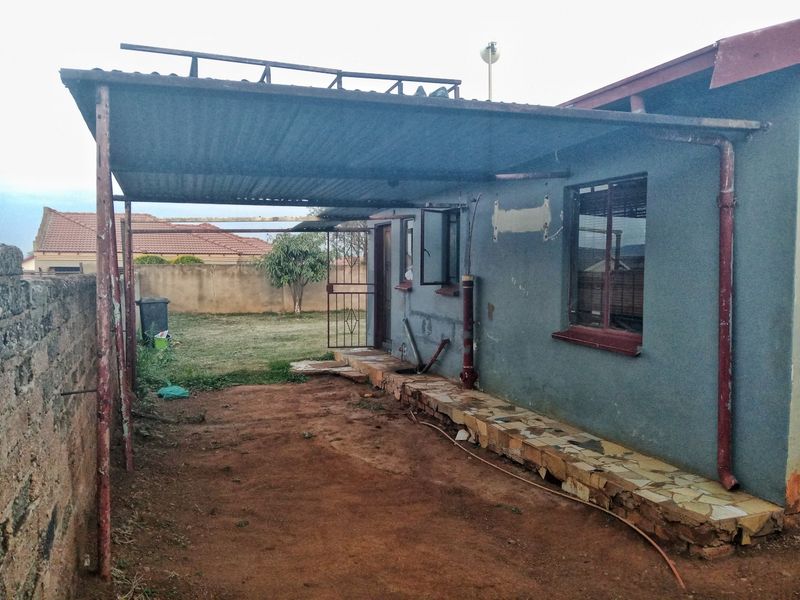 CASH INVESTMENT OPPORTUNITY ON THIS PROPERTY IN LOTUS GARDENS, PRETORIA WEST - Photo 2