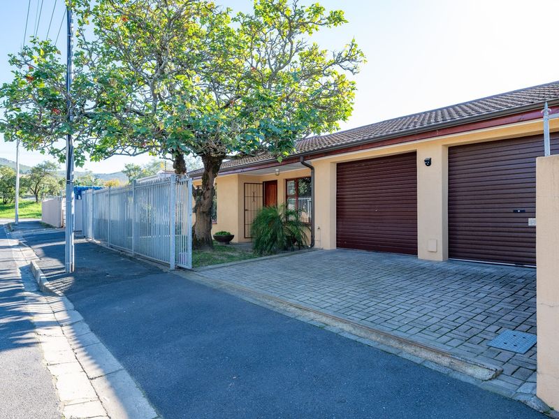 Move-In Ready 4 Bedroom Family Home in Sought-After Paarl South - Photo 2