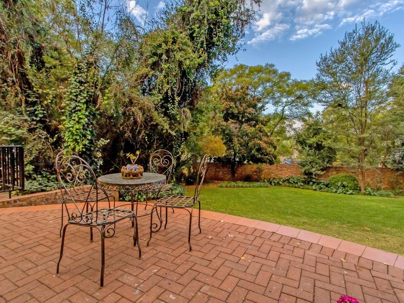 Elevated Family Living with 5 Bedrooms, Pool and Tree-Top Views on a 1732sqm stand - Photo 10