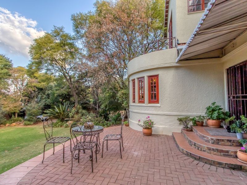 Elevated Family Living with 5 Bedrooms, Pool and Tree-Top Views on a 1732sqm stand - Photo 9