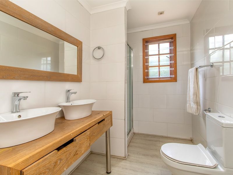 Elevated Family Living with 5 Bedrooms, Pool and Tree-Top Views on a 1732sqm stand - Photo 5