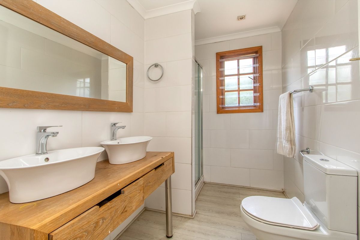 Elevated Family Living with 5 Bedrooms, Pool and Tree-Top Views on a 1732sqm stand - Photo 5
