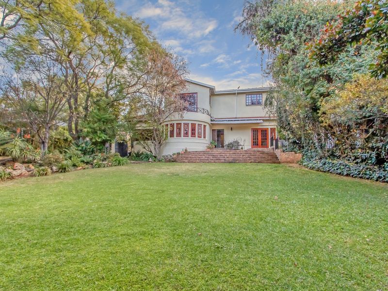 Elevated Family Living with 5 Bedrooms, Pool and Tree-Top Views on a 1732sqm stand - Photo 7