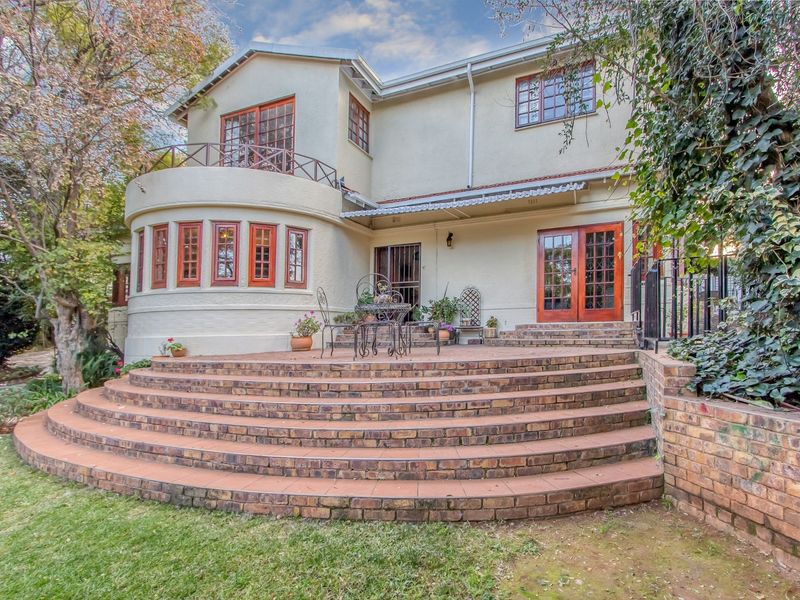 Elevated Family Living with 5 Bedrooms, Pool and Tree-Top Views on a 1732sqm stand - Photo 6