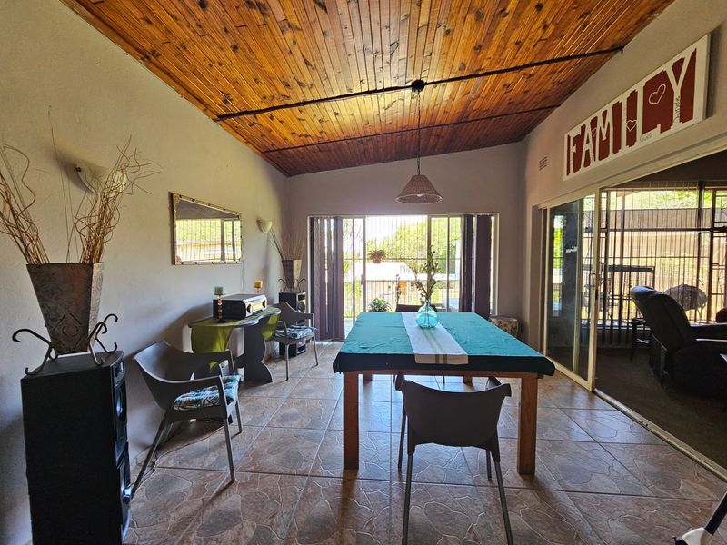 4 Bedroom House, Pool and 2 Garages in Popular Neighborhood For Sale in Barberton - Photo 6