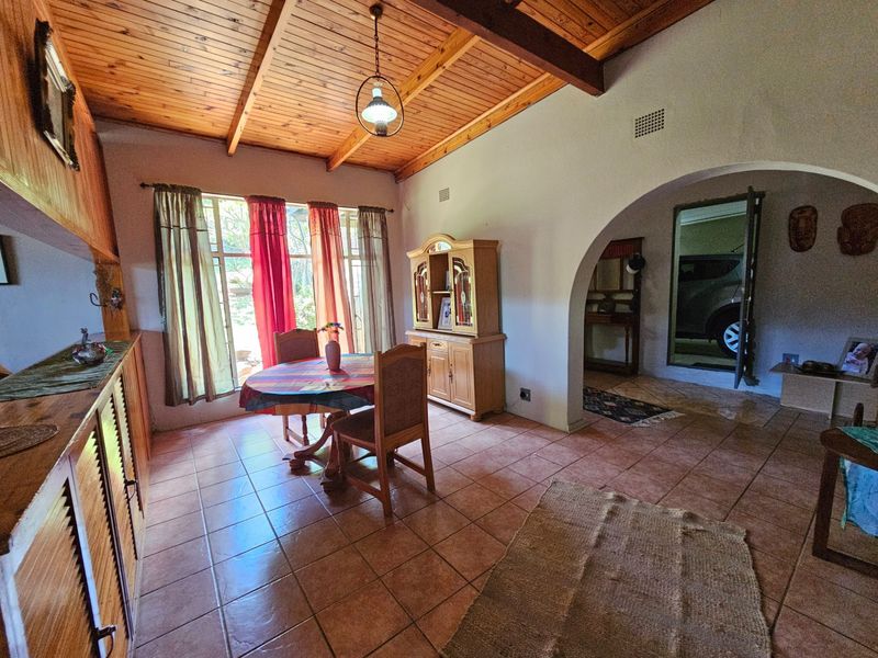 4 Bedroom House, Pool and 2 Garages in Popular Neighborhood For Sale in Barberton - Photo 4