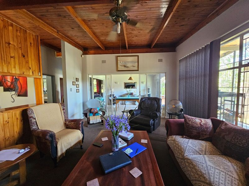 4 Bedroom House, Pool and 2 Garages in Popular Neighborhood For Sale in Barberton - Photo 8