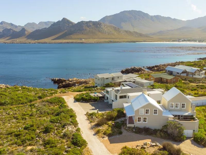 House For Sale in Pringle Bay - Photo 1