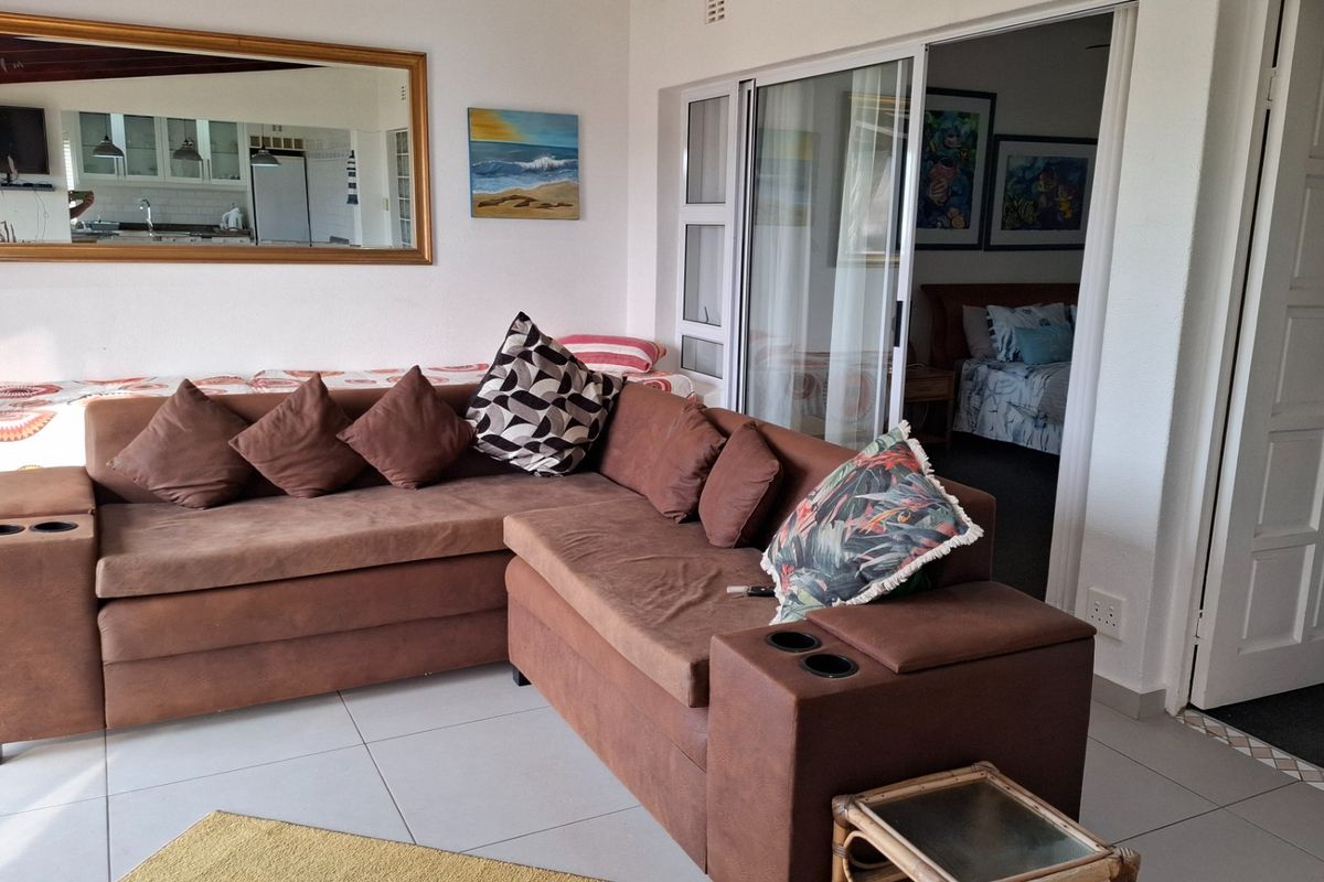 SHELLY BEACH : COMFORTABLE FURNSIHED THREE BEDROOM UNIT WITH 180 DEGREES SEAVIEW - Photo 3