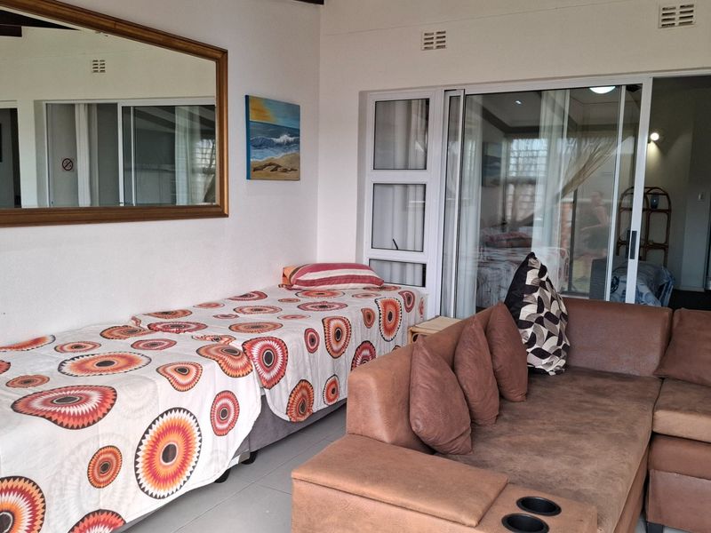 SHELLY BEACH : COMFORTABLE FURNSIHED THREE BEDROOM UNIT WITH 180 DEGREES SEAVIEW - Photo 4