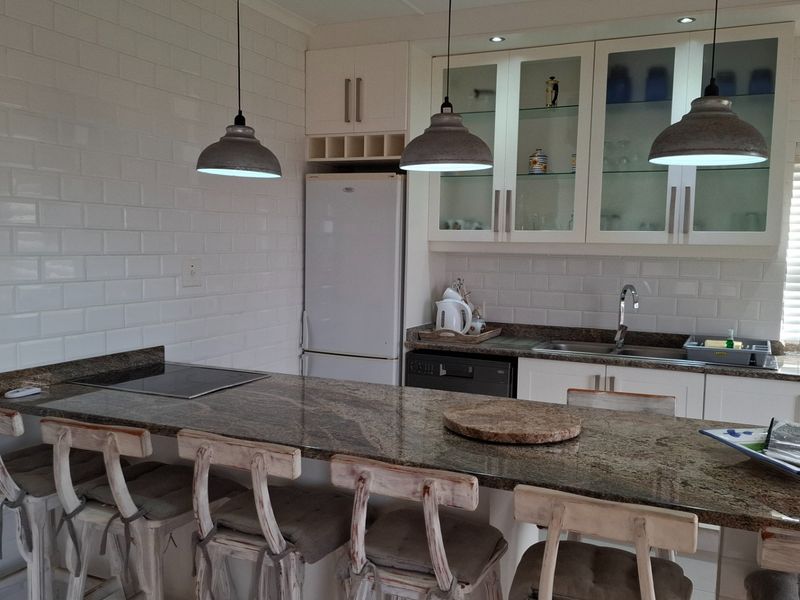 SHELLY BEACH : COMFORTABLE FURNSIHED THREE BEDROOM UNIT WITH 180 DEGREES SEAVIEW - Photo 5