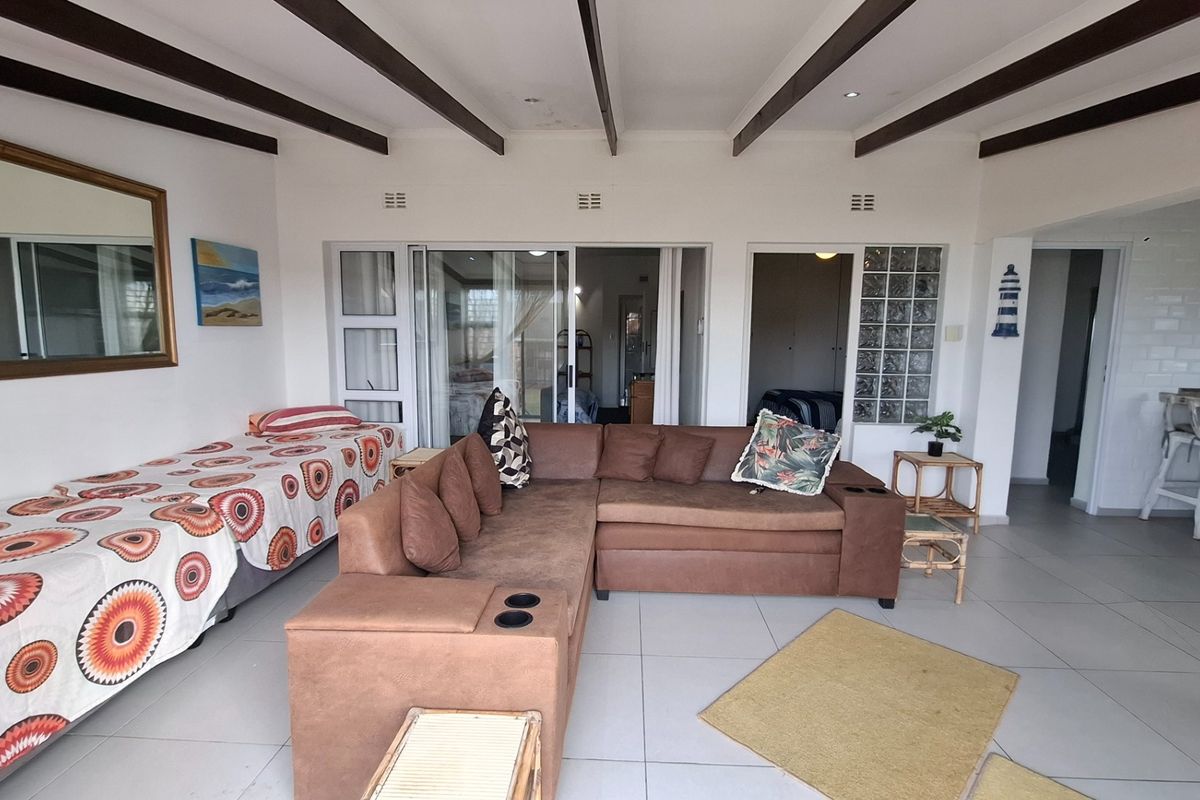 SHELLY BEACH : COMFORTABLE FURNSIHED THREE BEDROOM UNIT WITH 180 DEGREES SEAVIEW - Photo 2
