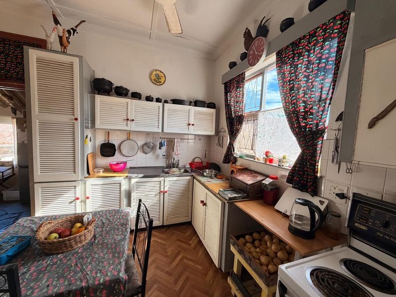 Investor's Dream on a Large 1,011m2 Erf with Multiple Income Opportunities - Photo 10