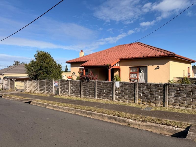 Investor's Dream on a Large 1,011m2 Erf with Multiple Income Opportunities - Photo 1